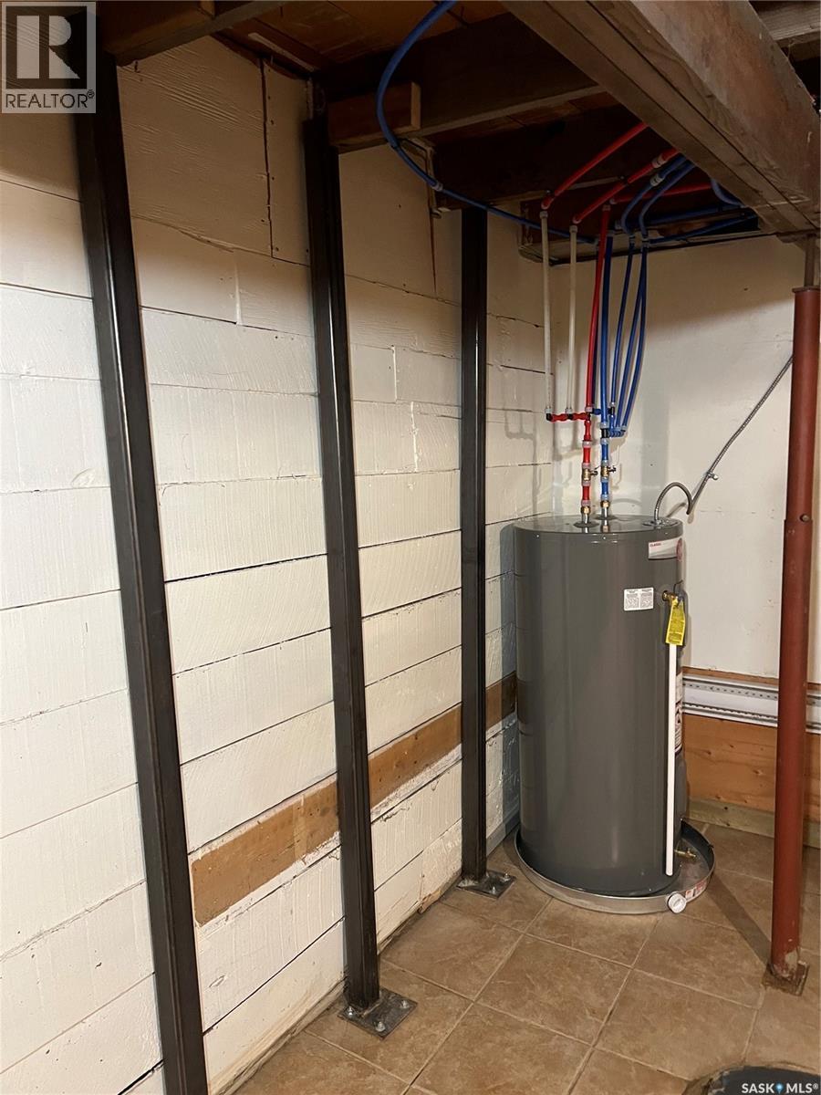 241 Manitoba Avenue, Kerrobert, SK - Indoor Photo Showing Basement