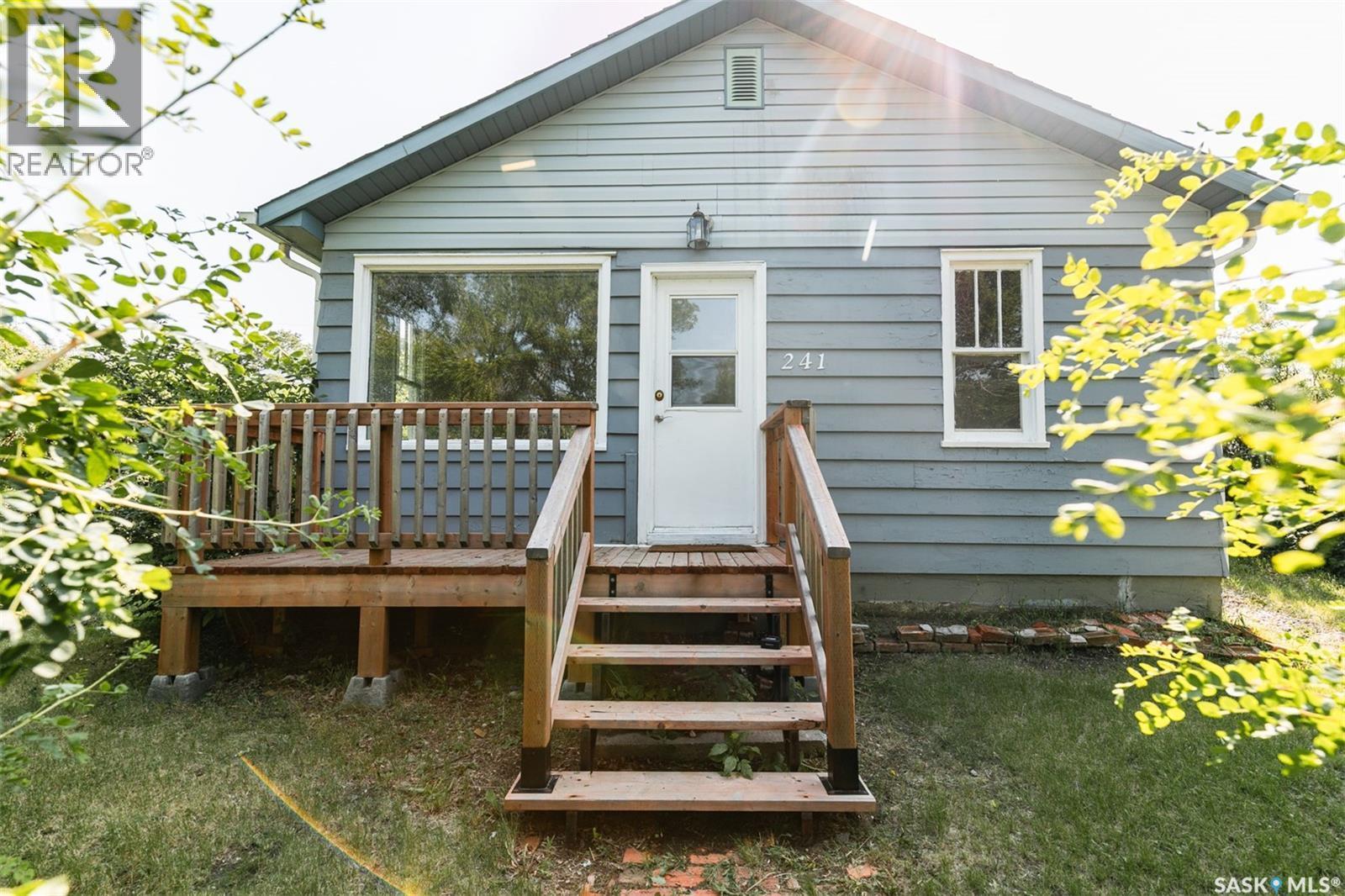 241 Manitoba Avenue, Kerrobert, SK - Outdoor