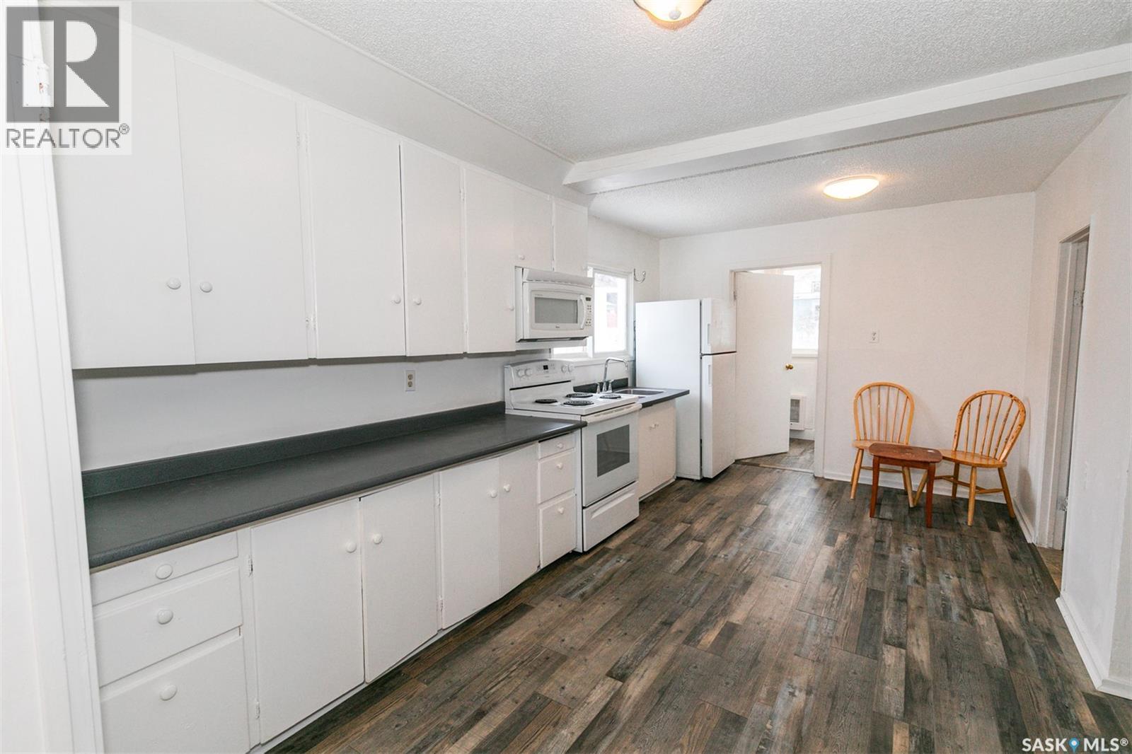 241 Manitoba Avenue, Kerrobert, SK - Indoor Photo Showing Kitchen