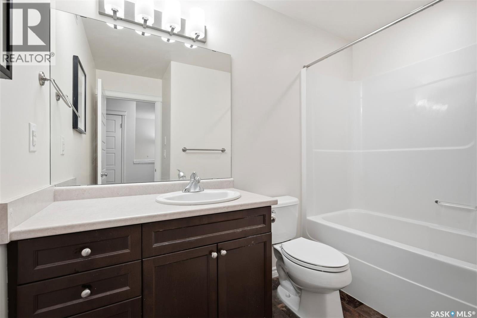 2 115 Veltkamp Crescent, Saskatoon, SK - Indoor Photo Showing Bathroom
