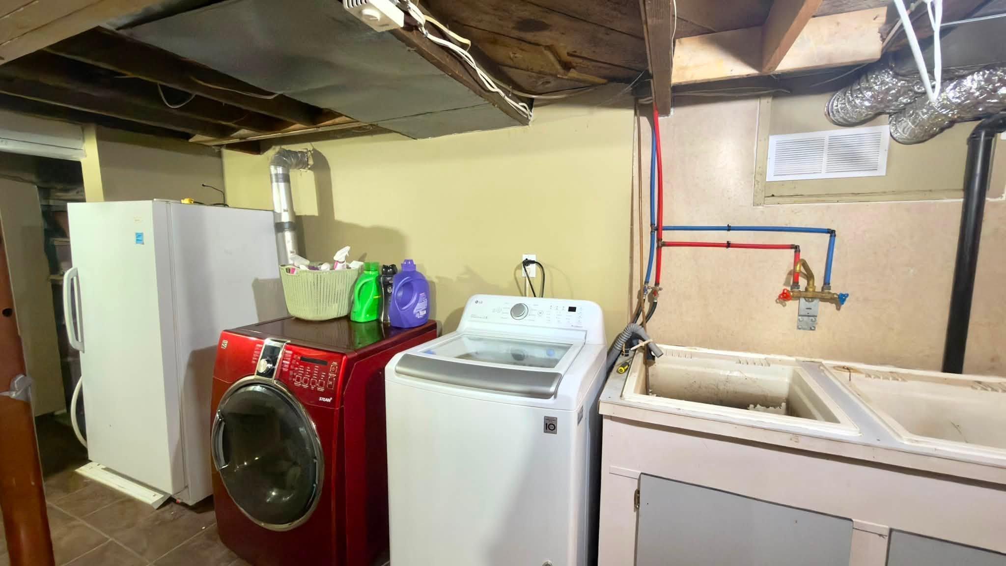 64 Maple Street, Thunder Bay, ON - Indoor Photo Showing Laundry Room