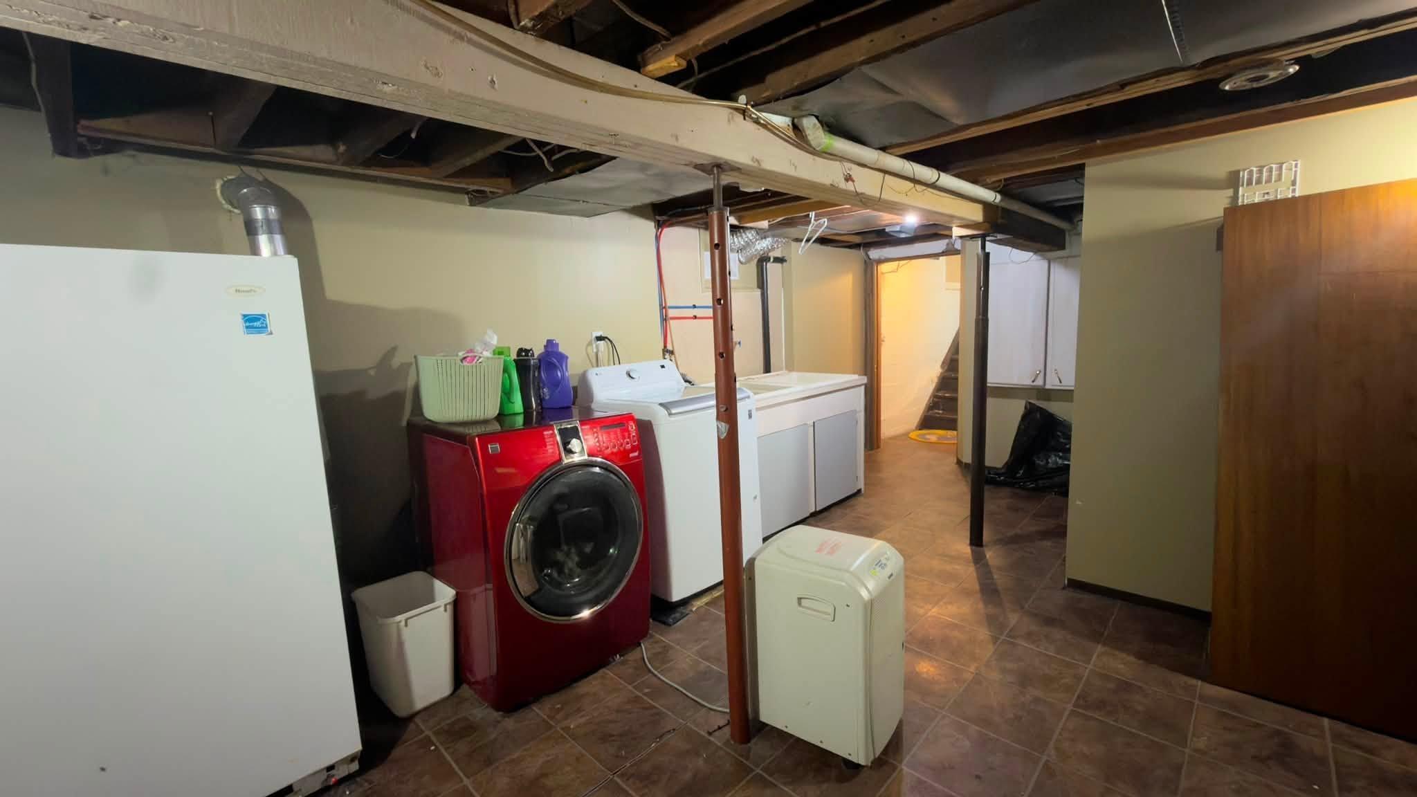 64 Maple Street, Thunder Bay, ON - Indoor Photo Showing Laundry Room