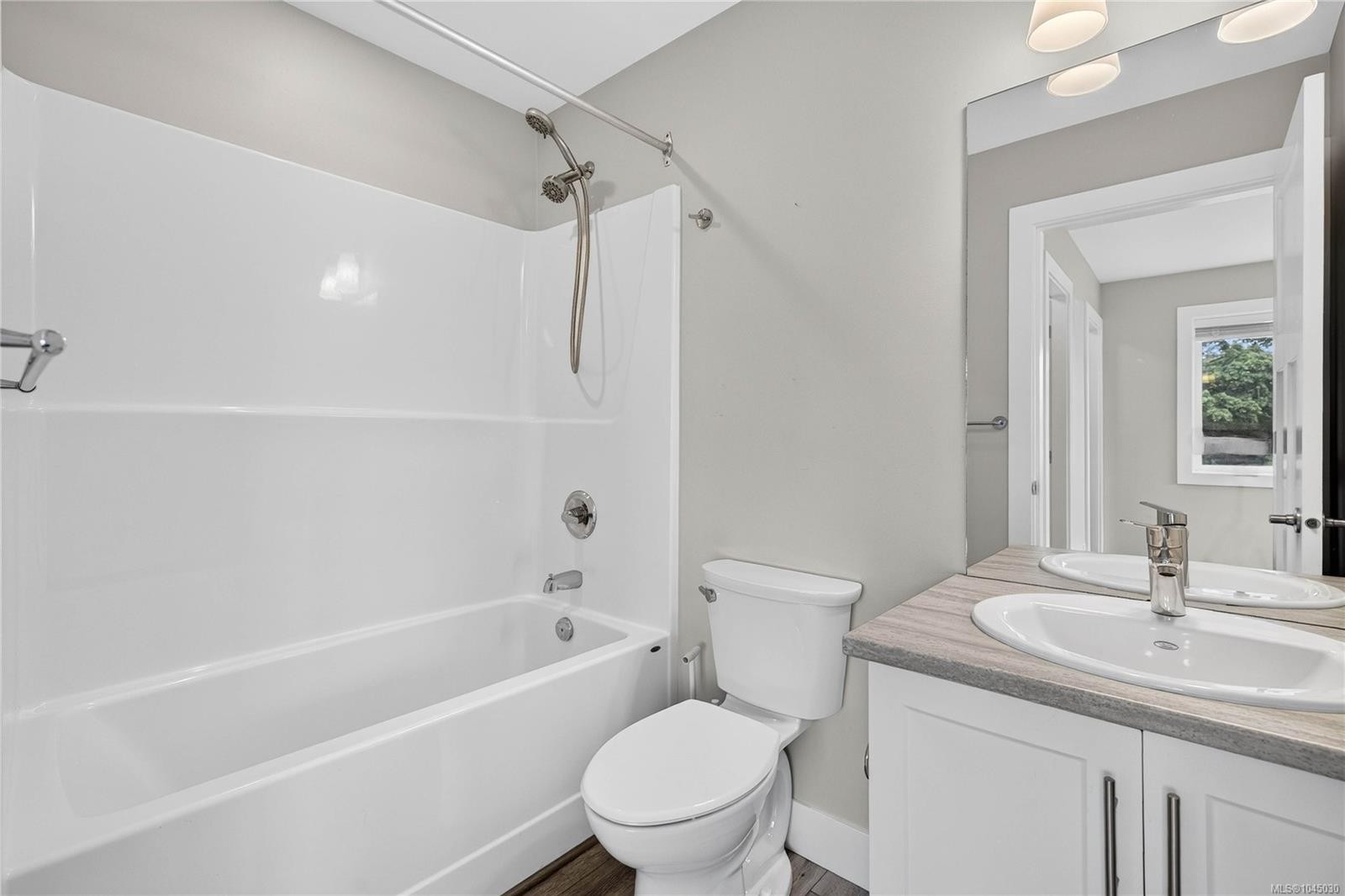 1985 Atherly Close, Sooke, BC - Indoor Photo Showing Bathroom