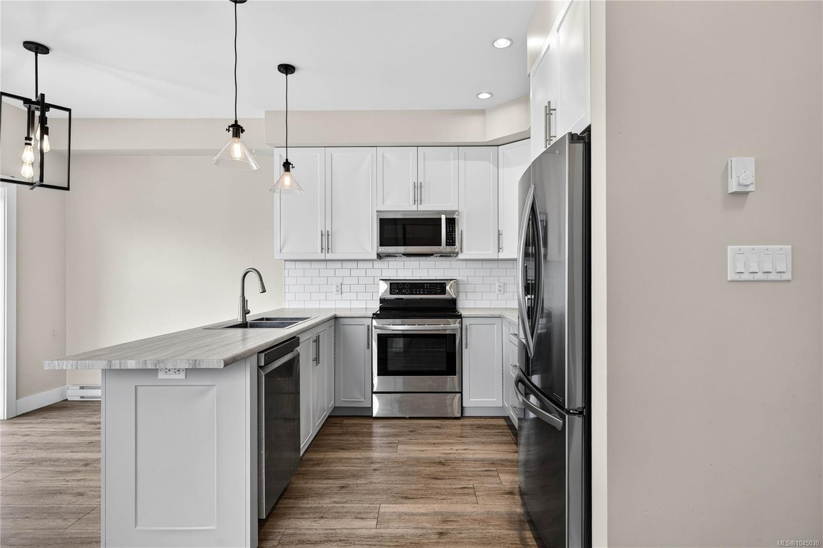 1985 Atherly Close, Sooke, BC - Indoor Photo Showing Kitchen With Double Sink With Upgraded Kitchen