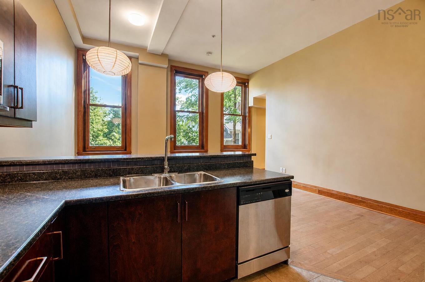 101 5355 Russell, Halifax Peninsula, NS - Indoor Photo Showing Kitchen With Double Sink