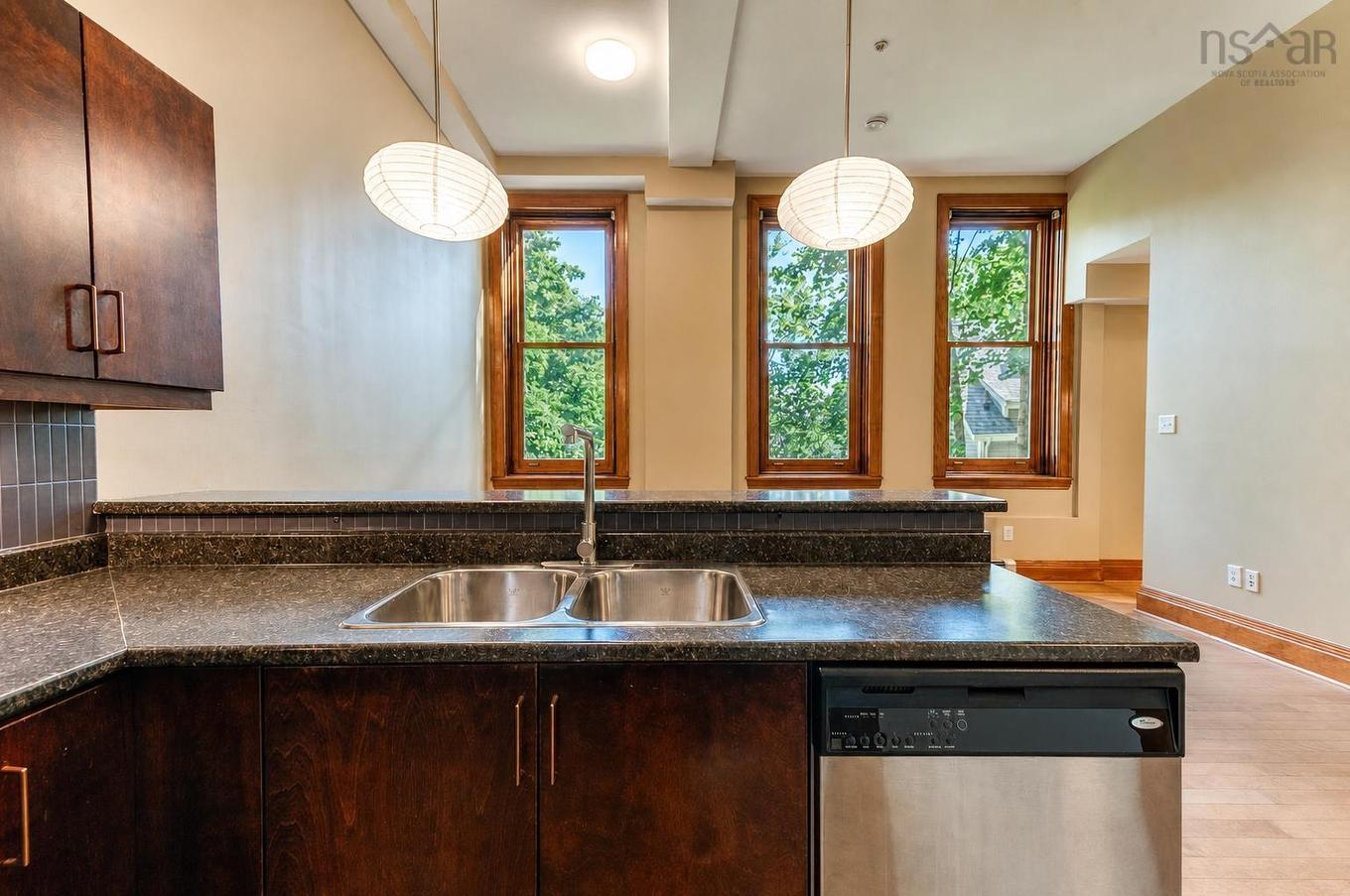 101 5355 Russell, Halifax Peninsula, NS - Indoor Photo Showing Kitchen With Double Sink