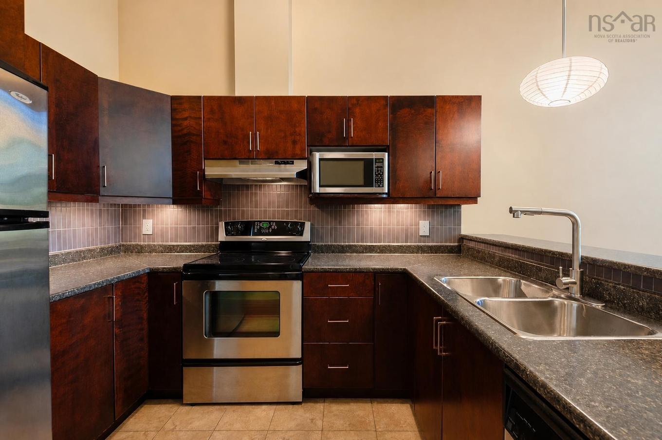 101 5355 Russell, Halifax Peninsula, NS - Indoor Photo Showing Kitchen With Double Sink