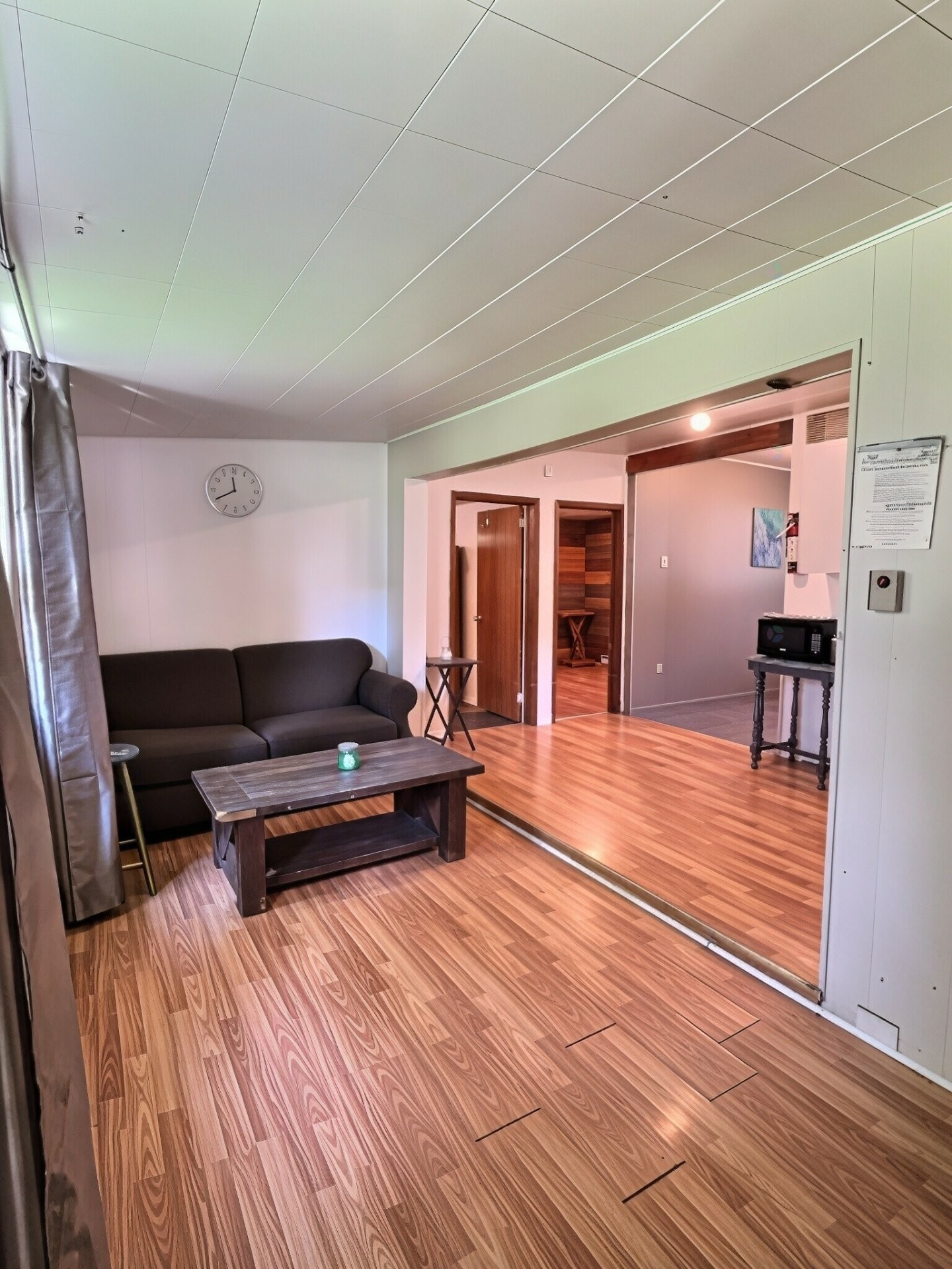 Salon - 342C Ch. De Sand Bay, Clarendon, QC - Indoor