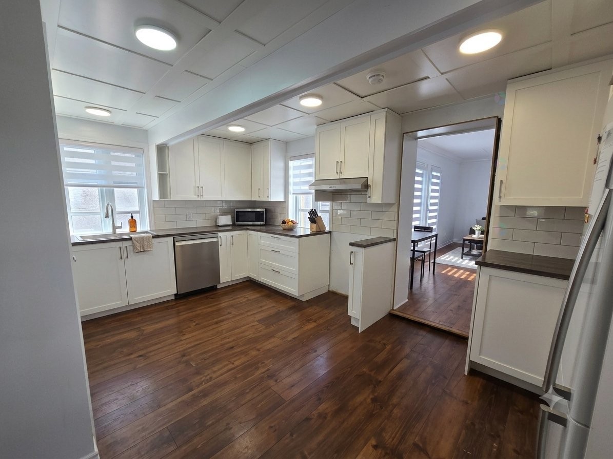 Kitchen - 104 Rue St-Louis, Saint-Eustache, QC - Indoor Photo Showing Kitchen With Upgraded Kitchen