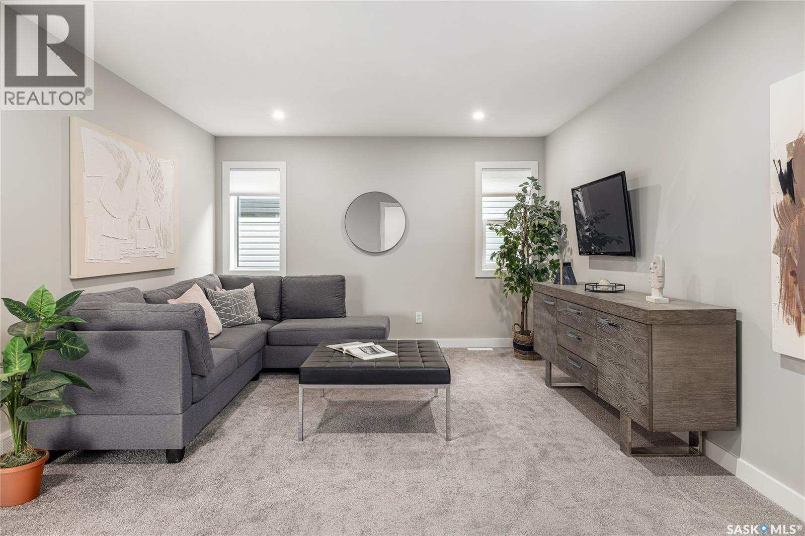 3012 Favel Drive, Regina, SK - Indoor Photo Showing Living Room