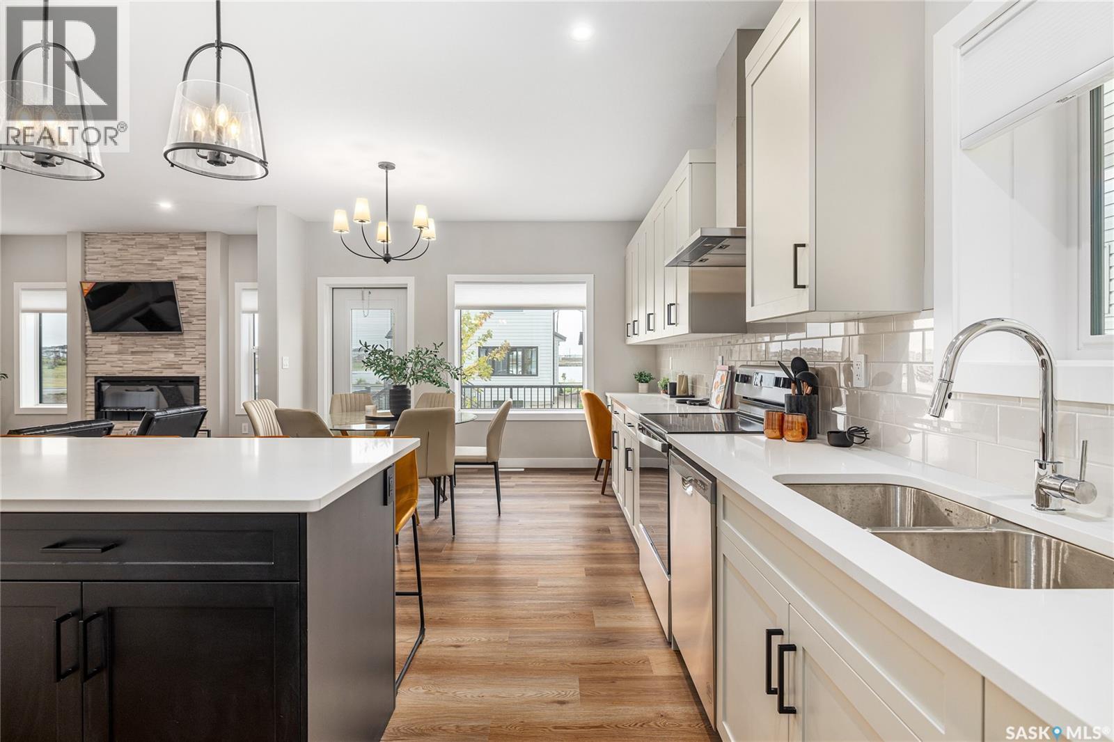 3012 Favel Drive, Regina, SK - Indoor Photo Showing Kitchen With Double Sink With Upgraded Kitchen
