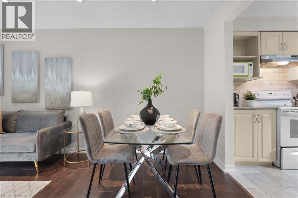 421 Bairstow Crescent, Waterloo, ON - Indoor Photo Showing Dining Room