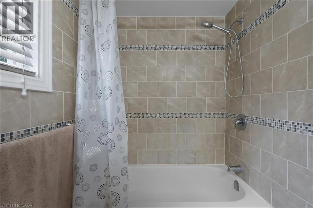 421 Bairstow Crescent, Waterloo, ON - Indoor Photo Showing Bathroom