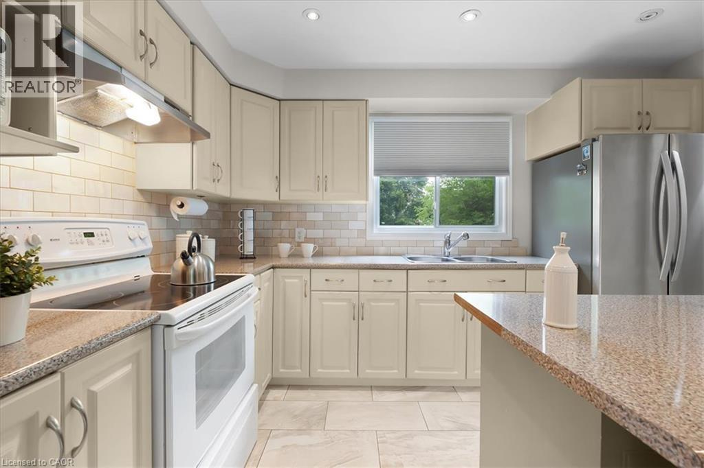 421 Bairstow Crescent, Waterloo, ON - Indoor Photo Showing Kitchen With Double Sink