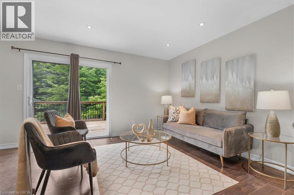421 Bairstow Crescent, Waterloo, ON - Indoor Photo Showing Living Room