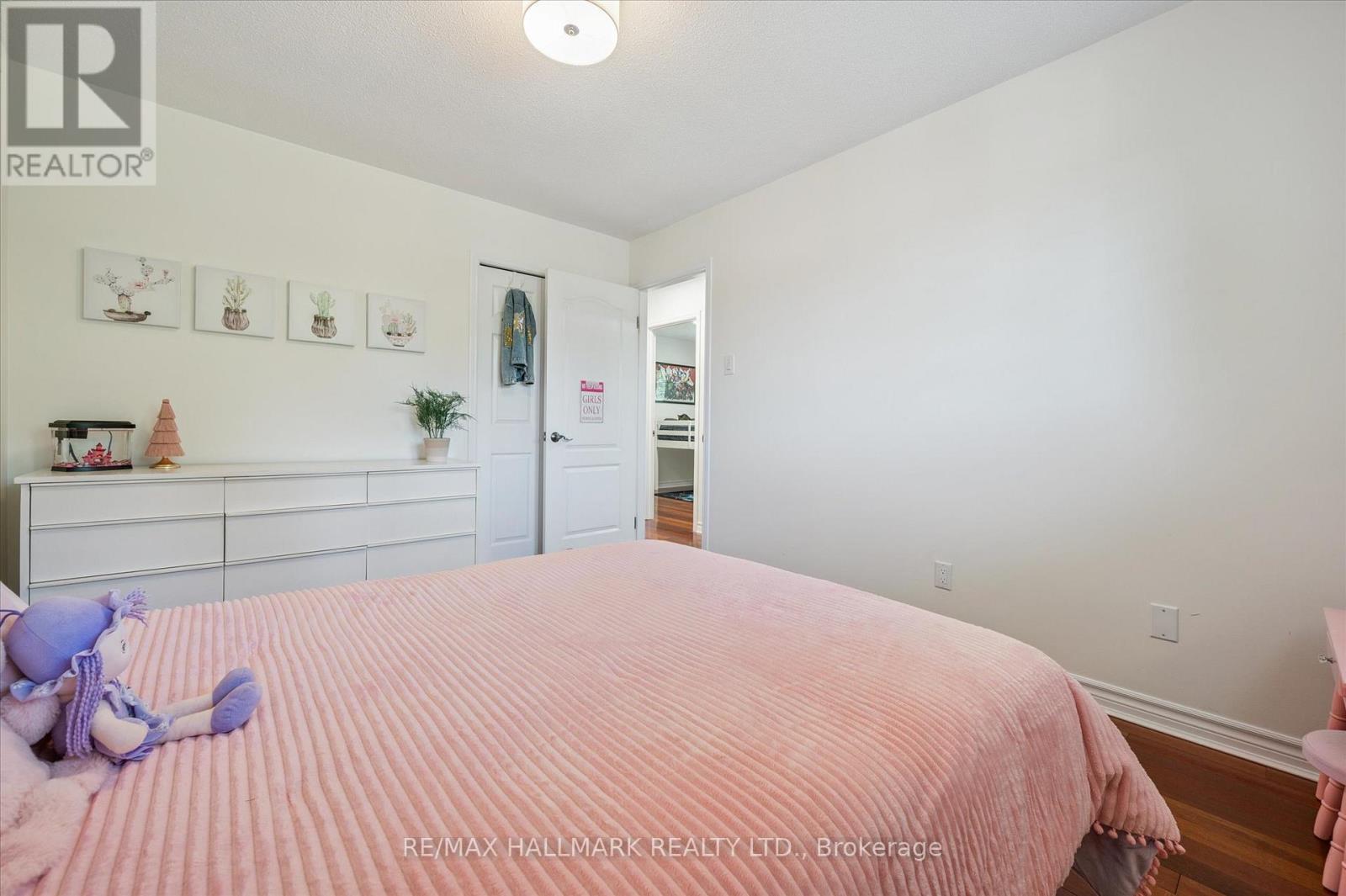 32 Warwick Court, Kitchener, ON - Indoor Photo Showing Bedroom