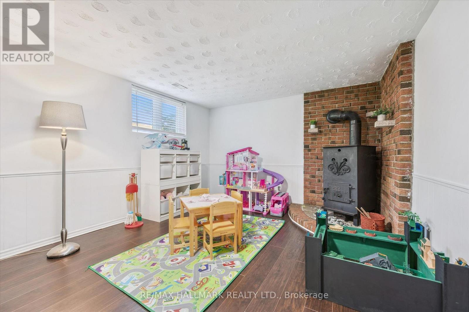 32 Warwick Court, Kitchener, ON - Indoor Photo Showing Other Room