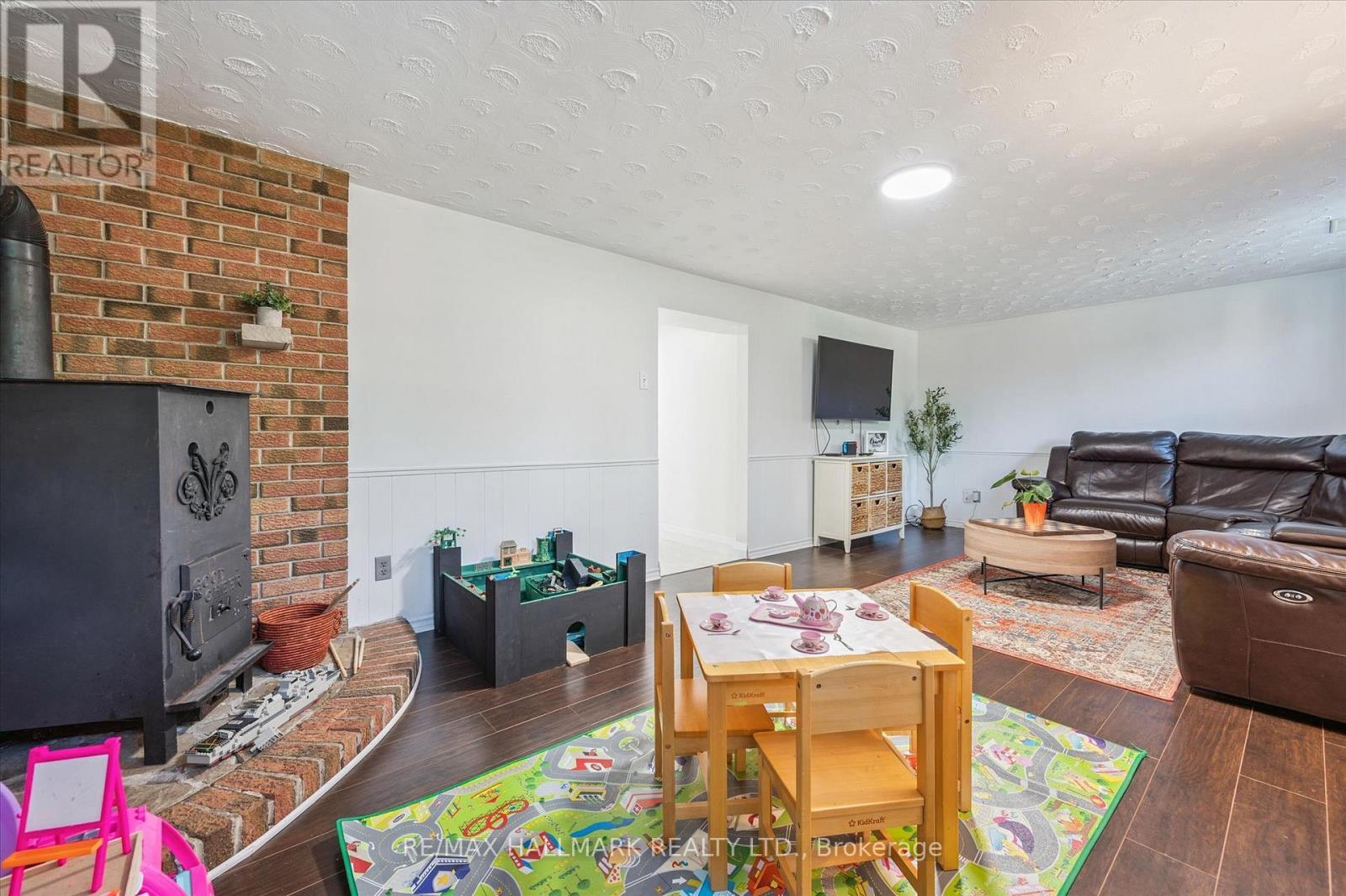 32 Warwick Court, Kitchener, ON - Indoor
