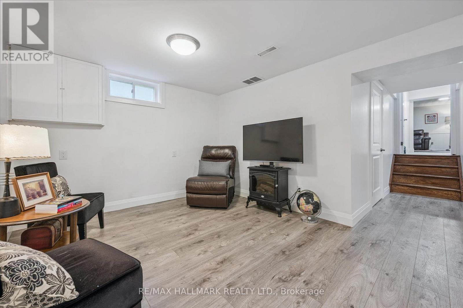 32 Warwick Court, Kitchener, ON - Indoor