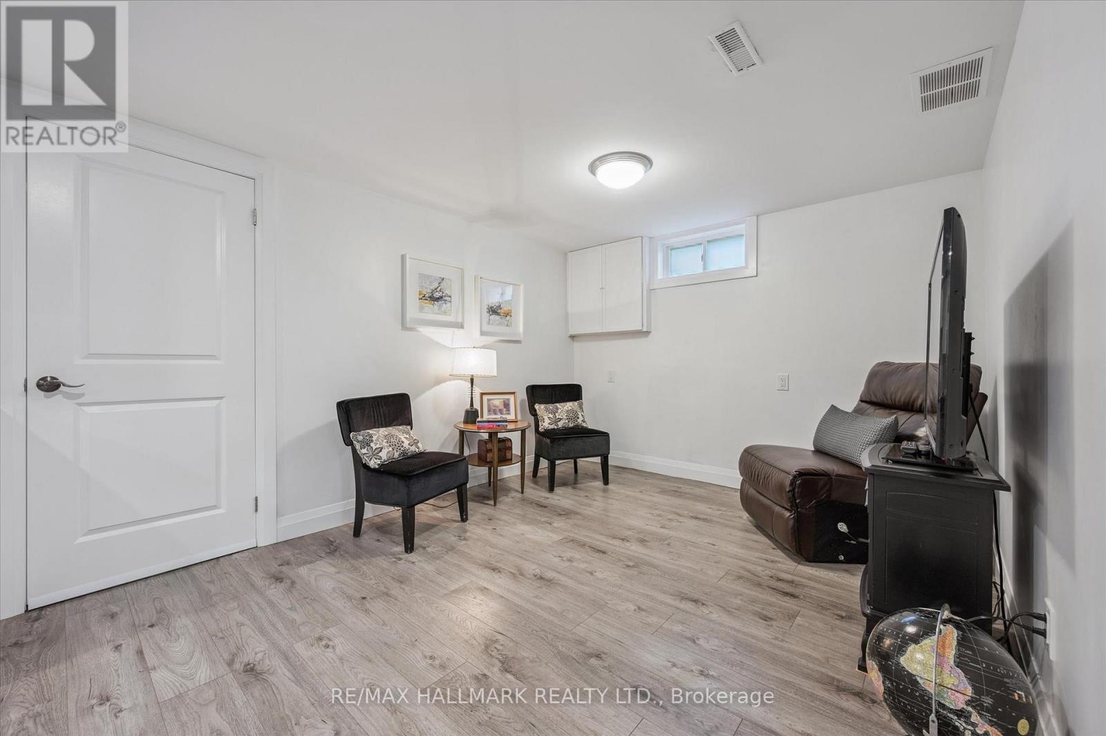32 Warwick Court, Kitchener, ON - Indoor Photo Showing Other Room