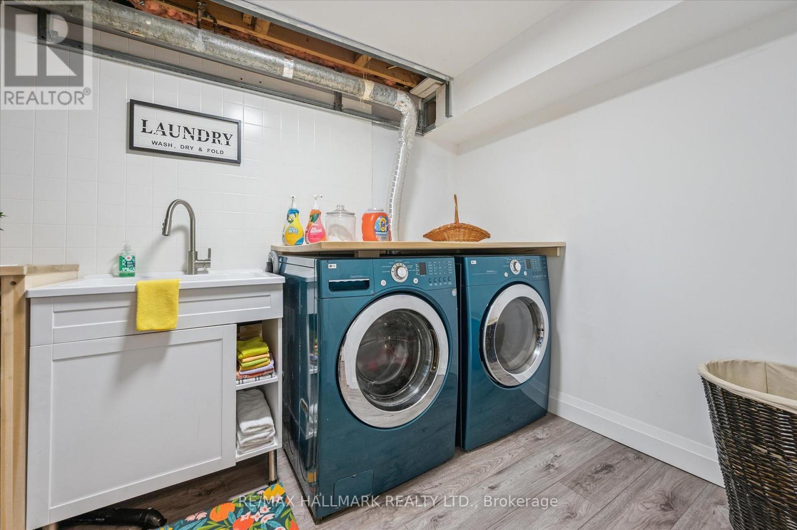 32 Warwick Court, Kitchener, ON - Indoor Photo Showing Laundry Room