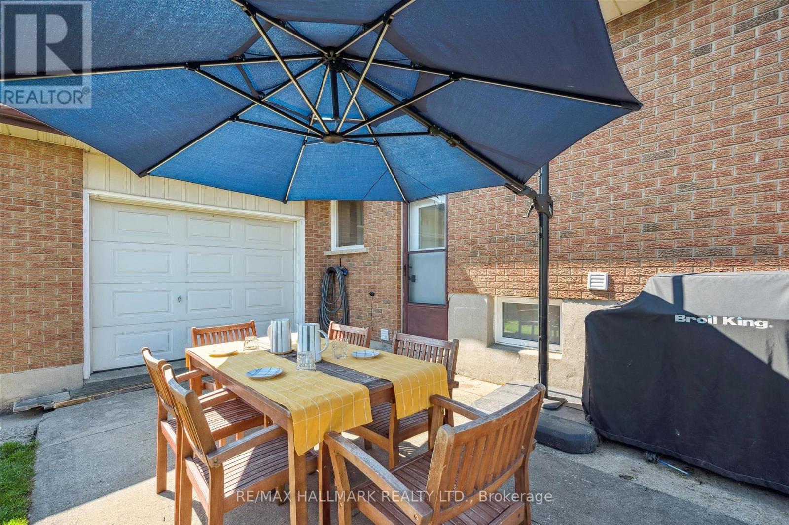 32 Warwick Court, Kitchener, ON - Outdoor With Exterior