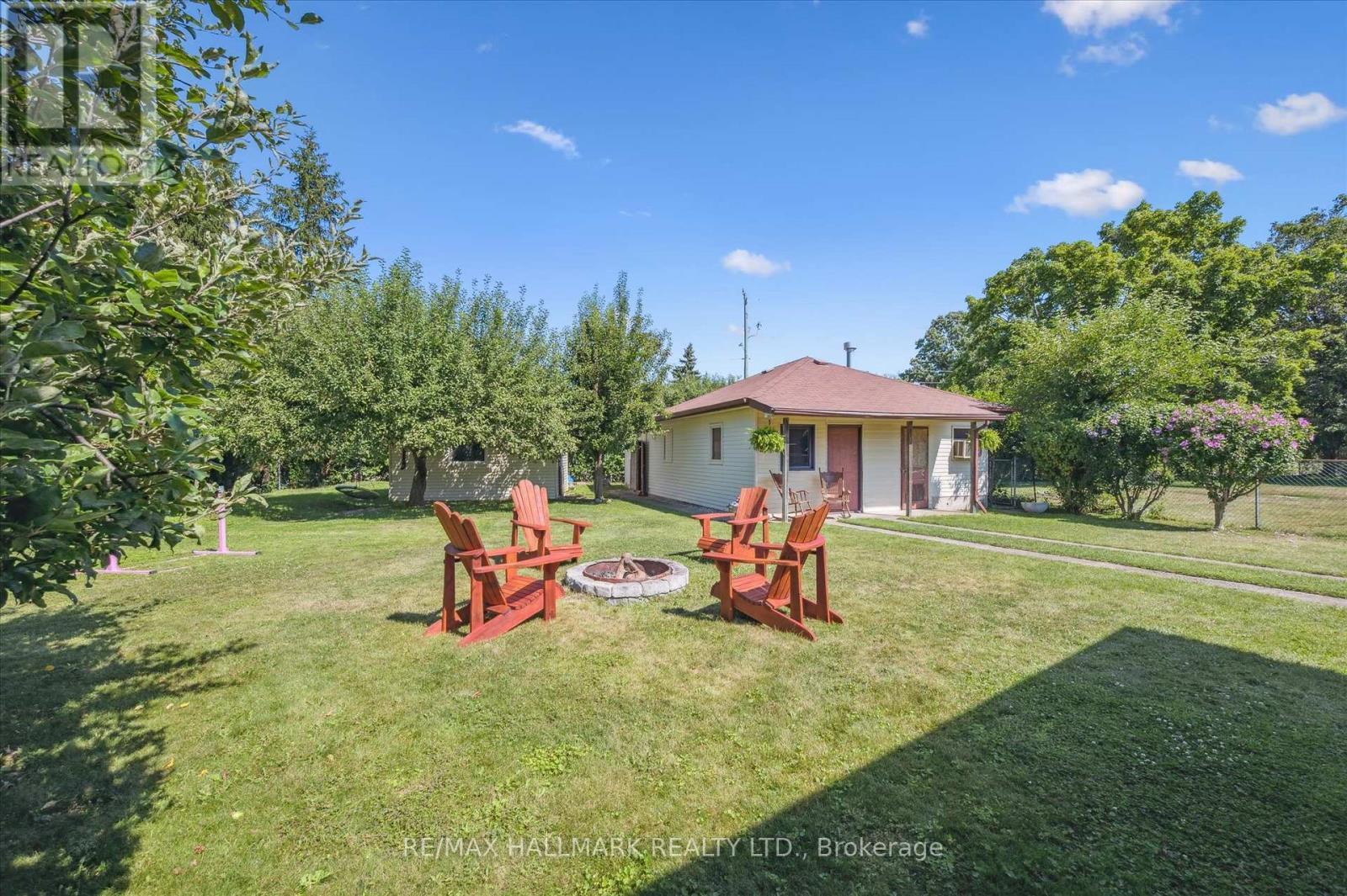 32 Warwick Court, Kitchener, ON - Outdoor