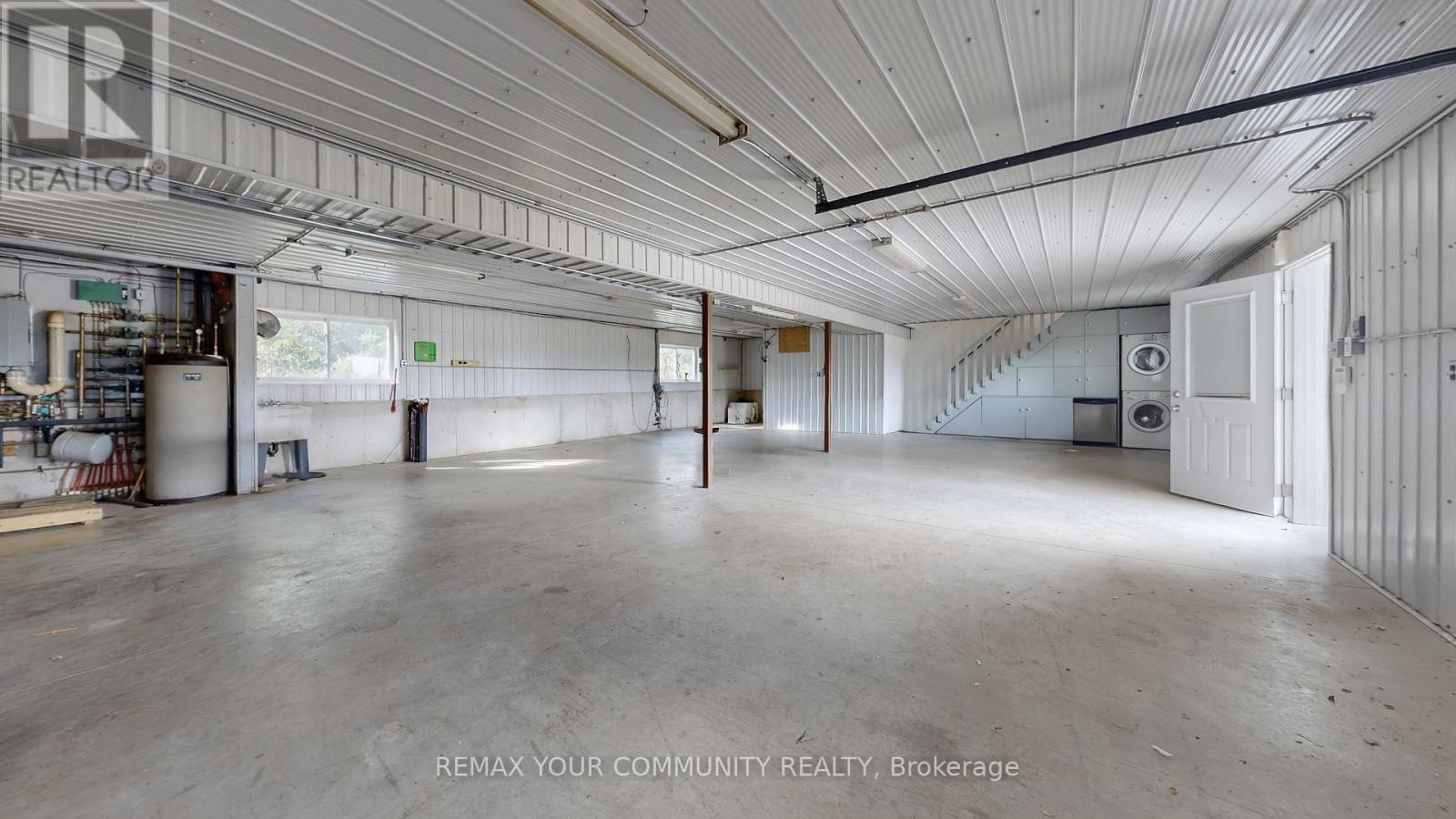 1065 20Th Side Road, King, ON - Indoor Photo Showing Garage