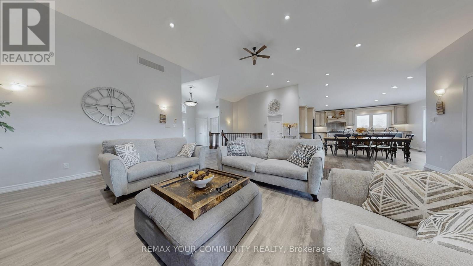 1065 20Th Side Road, King, ON - Indoor Photo Showing Living Room