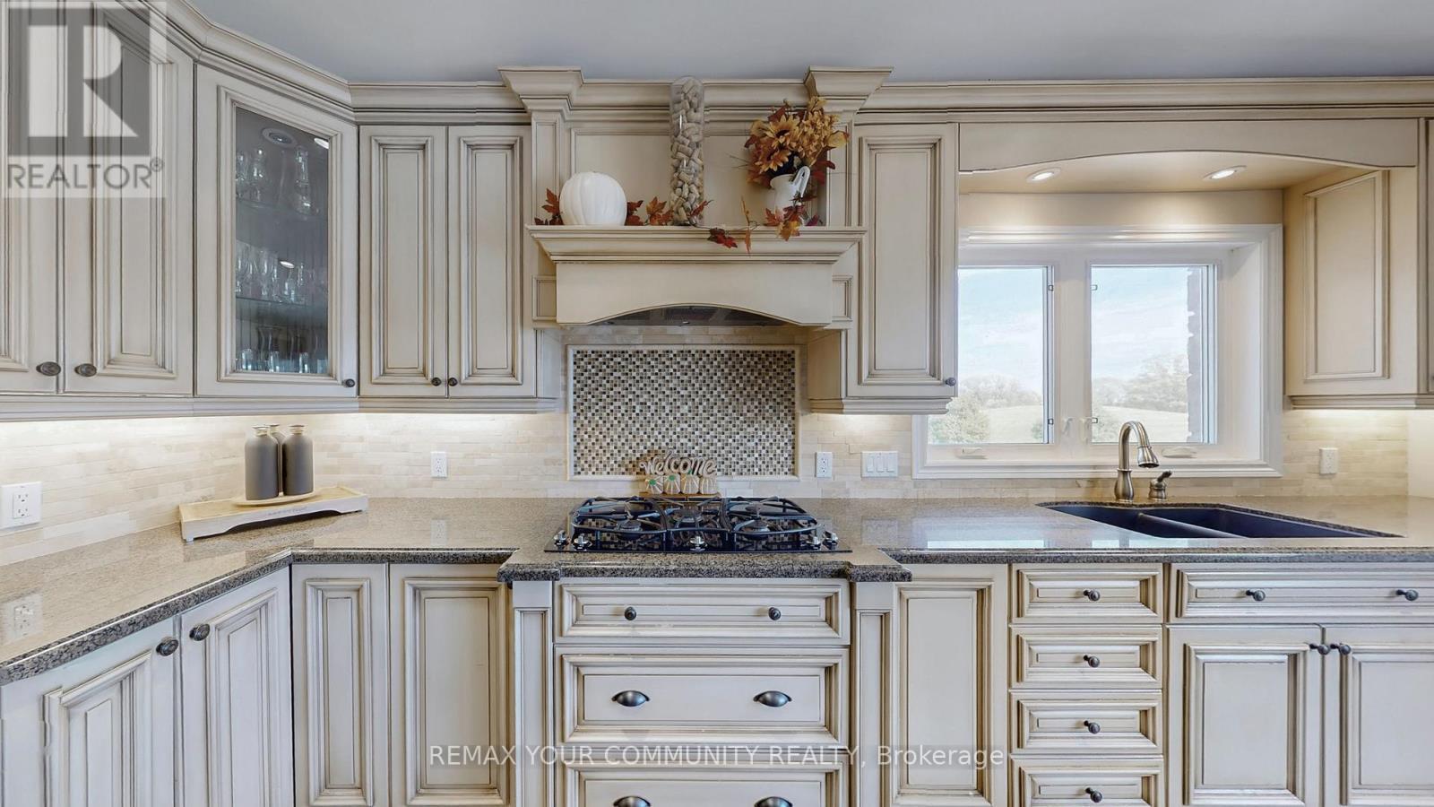 1065 20Th Side Road, King, ON - Indoor Photo Showing Kitchen With Double Sink With Upgraded Kitchen
