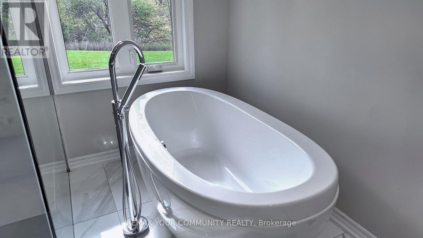 1065 20Th Side Road, King, ON - Indoor Photo Showing Bathroom
