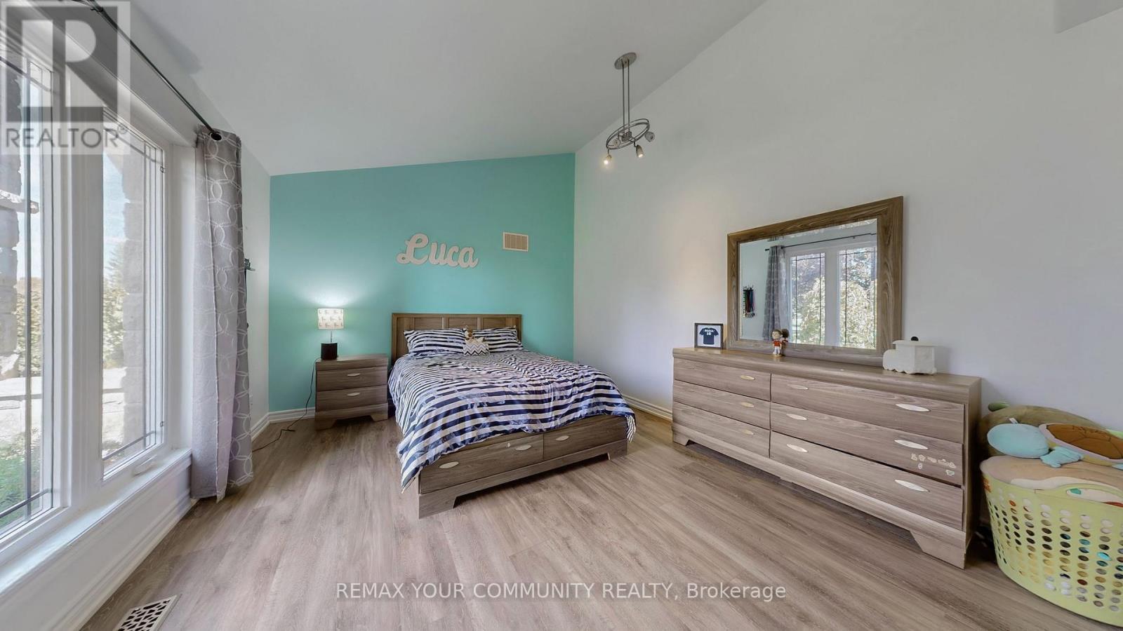 1065 20Th Side Road, King, ON - Indoor Photo Showing Bedroom