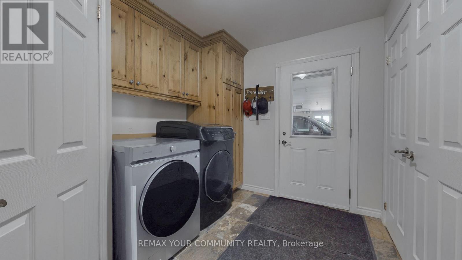 1065 20Th Side Road, King, ON - Indoor Photo Showing Laundry Room