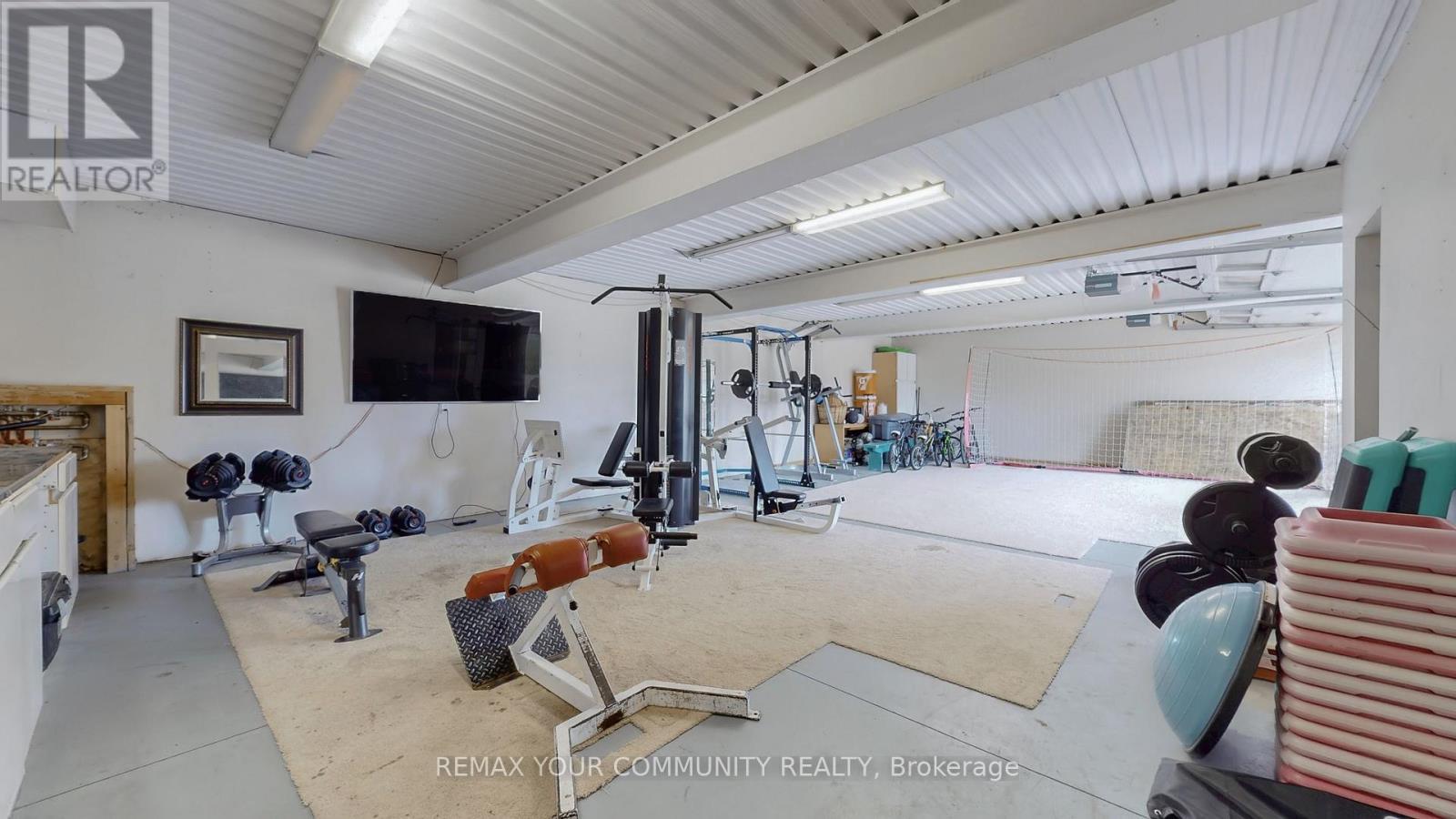 1065 20Th Side Road, King, ON - Indoor Photo Showing Gym Room