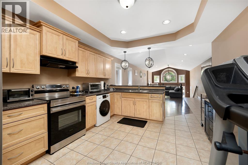 4553 Osaka Circle, Windsor, ON - Indoor Photo Showing Kitchen With Double Sink