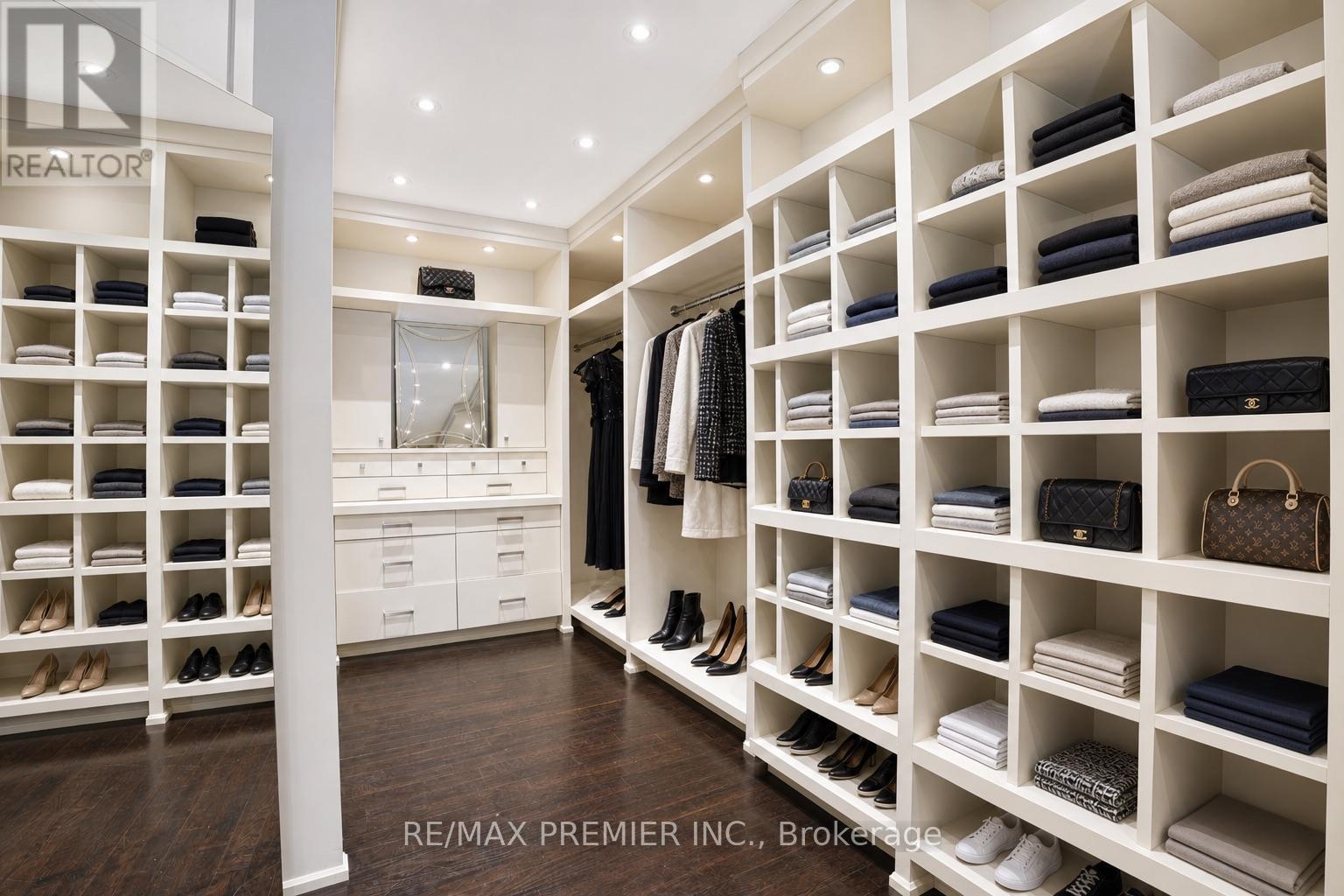 6 The Bridle Path, Toronto, ON - Indoor With Storage