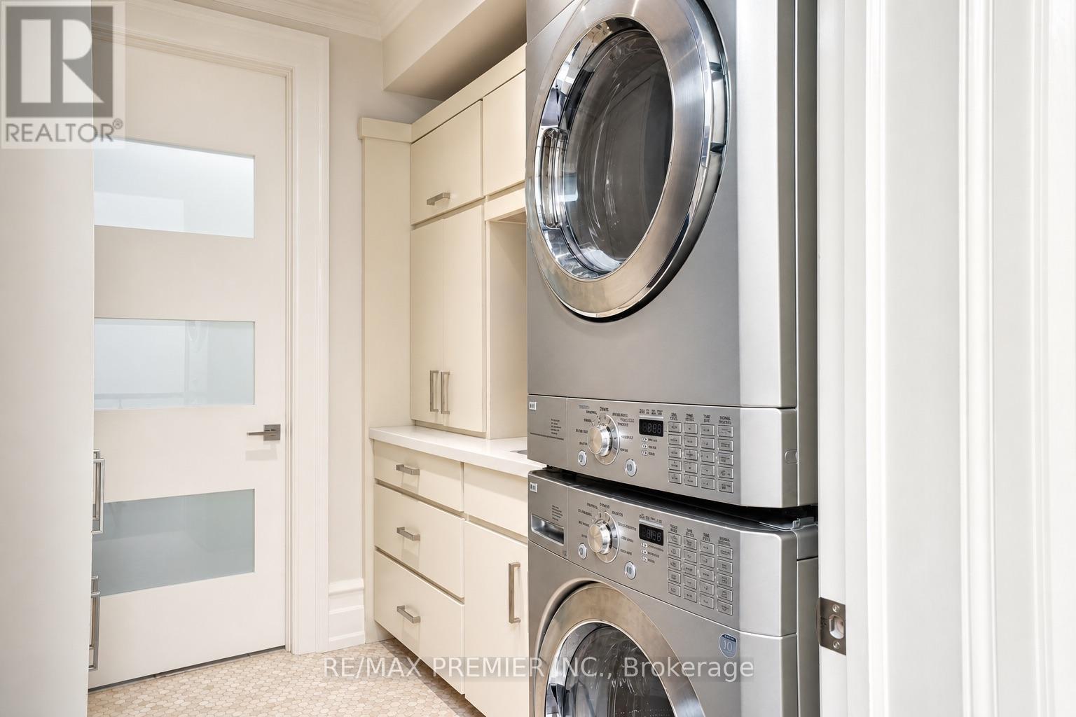 6 The Bridle Path, Toronto, ON - Indoor Photo Showing Laundry Room