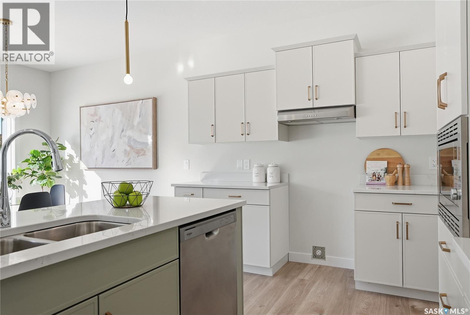 211 Amisk Way, Saskatoon, SK - Indoor Photo Showing Kitchen With Double Sink