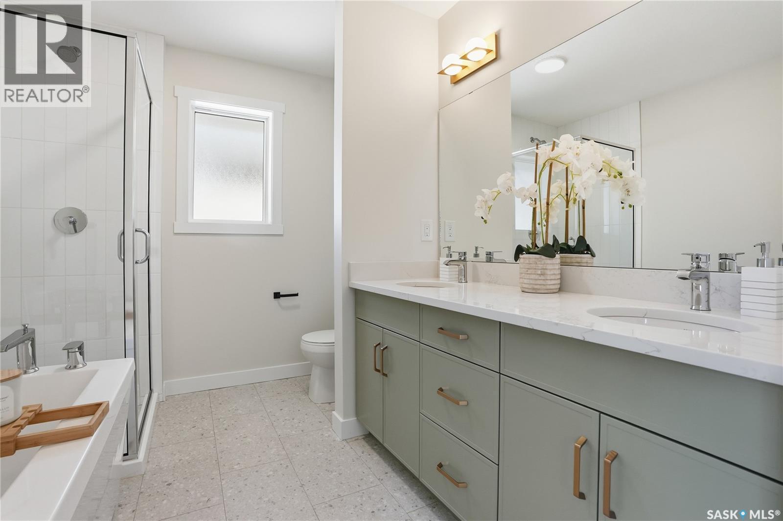 211 Amisk Way, Saskatoon, SK - Indoor Photo Showing Bathroom
