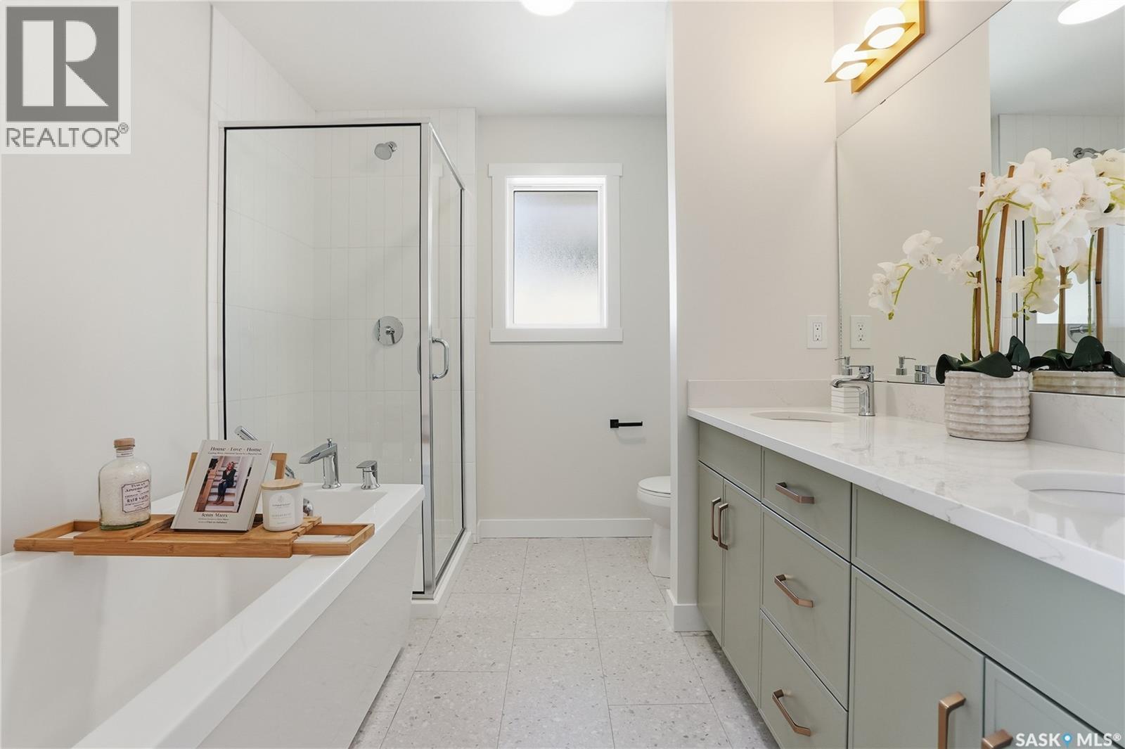 211 Amisk Way, Saskatoon, SK - Indoor Photo Showing Bathroom