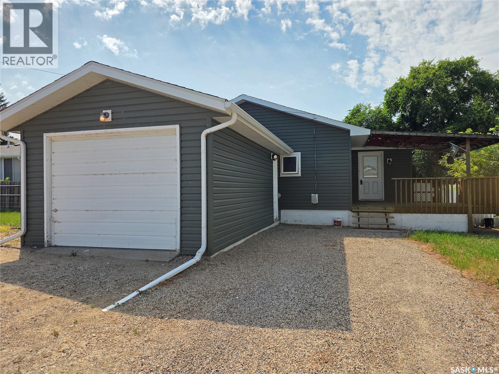 1119 Chaplin Street E, Swift Current, SK - Outdoor With Exterior