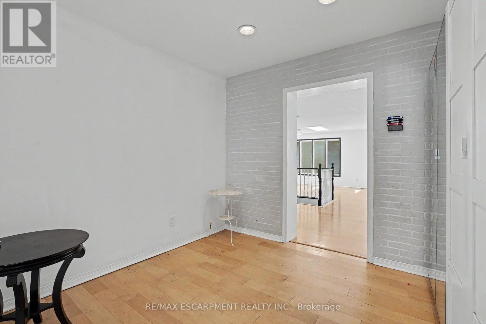 100 Hardale Crescent, Hamilton, ON - Indoor Photo Showing Other Room