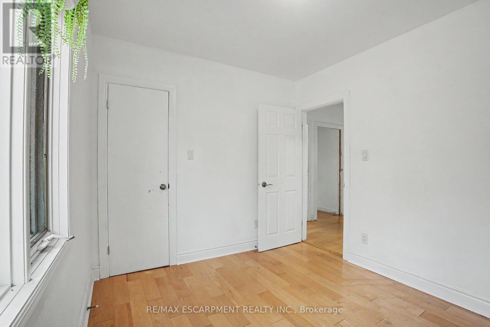 100 Hardale Crescent, Hamilton, ON - Indoor Photo Showing Other Room