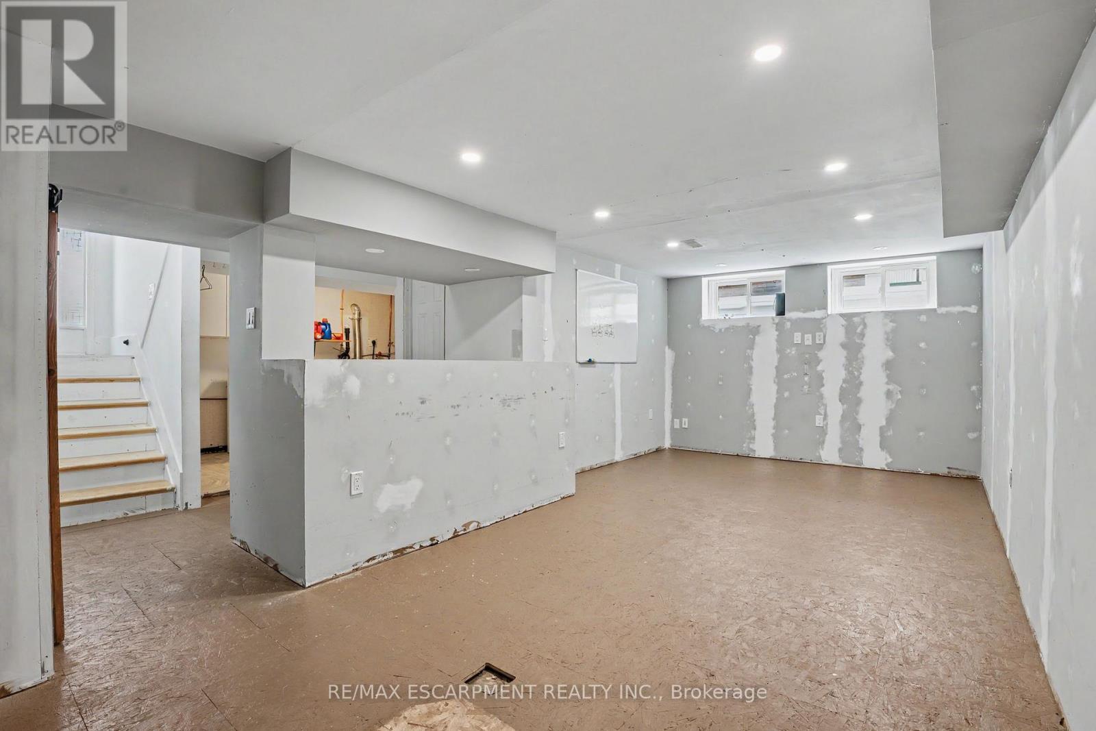 100 Hardale Crescent, Hamilton, ON - Indoor