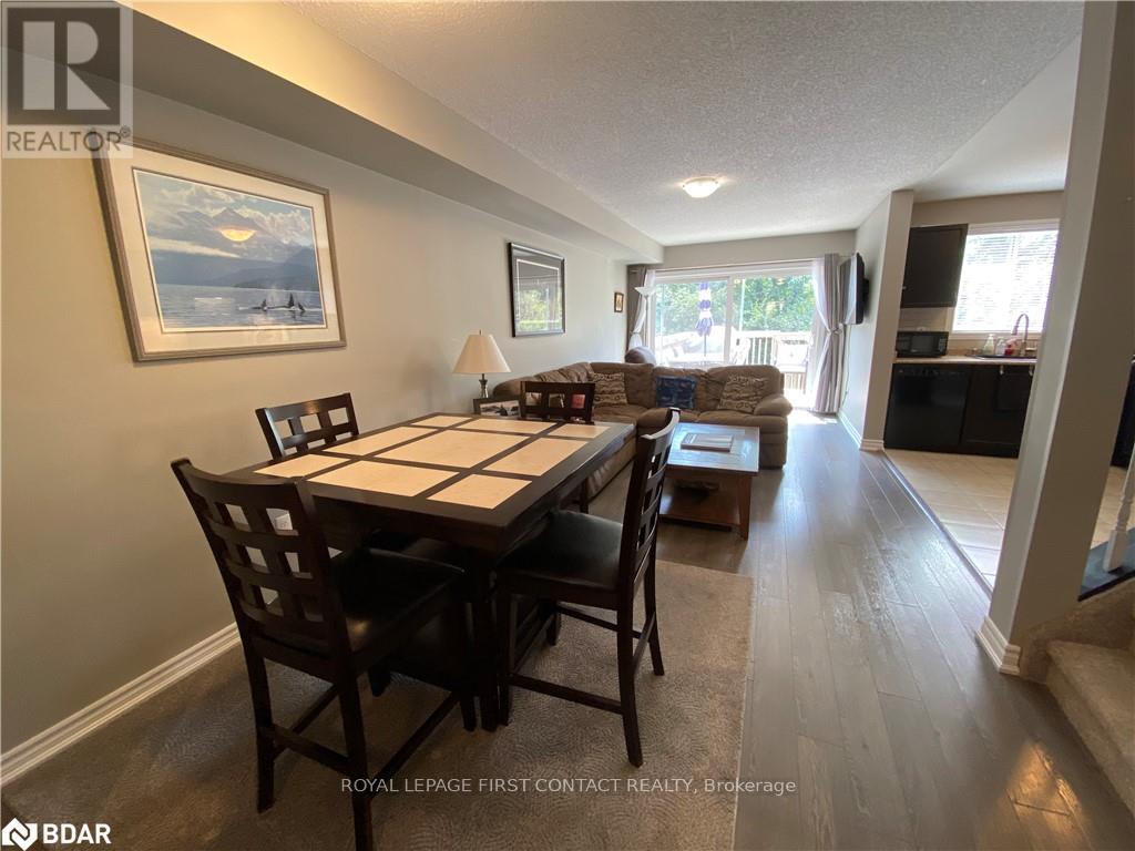 63 Sydenham, Barrie, ON - Indoor Photo Showing Dining Room