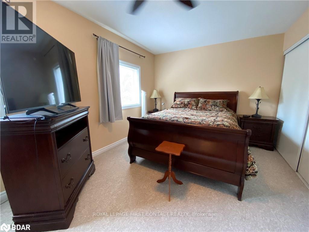 63 Sydenham, Barrie, ON - Indoor Photo Showing Bedroom