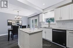 Centre Island with Granite Counters - 
