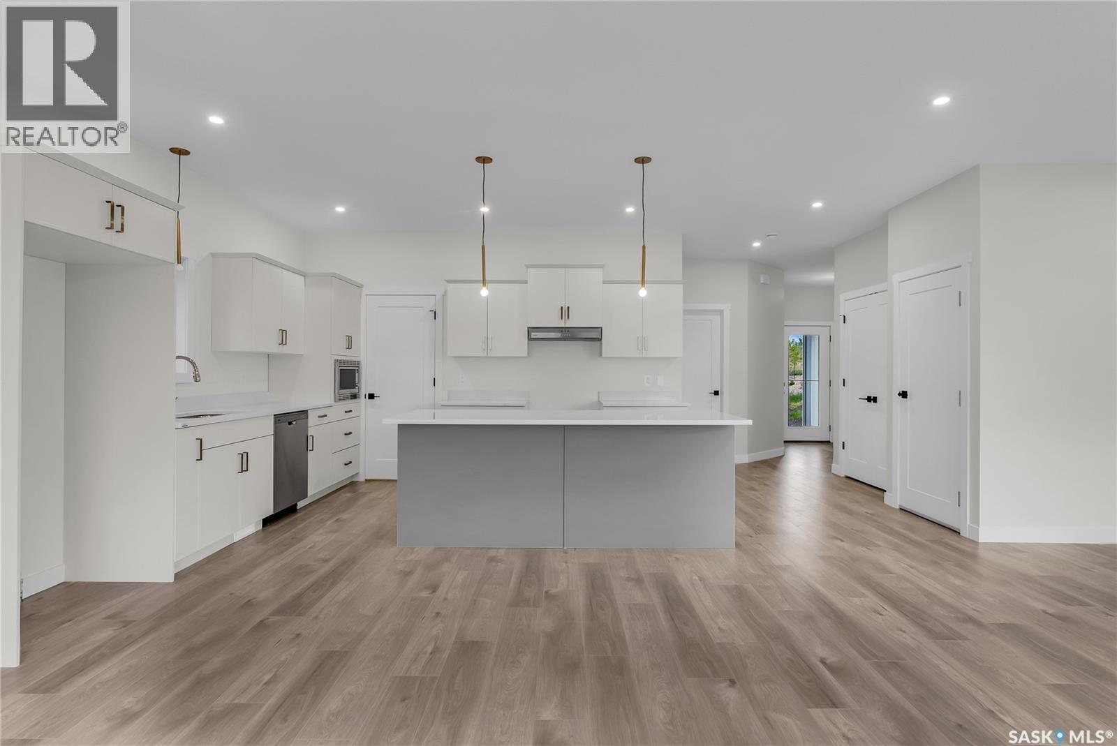 207 Amisk Way, Saskatoon, SK - Indoor Photo Showing Kitchen With Upgraded Kitchen