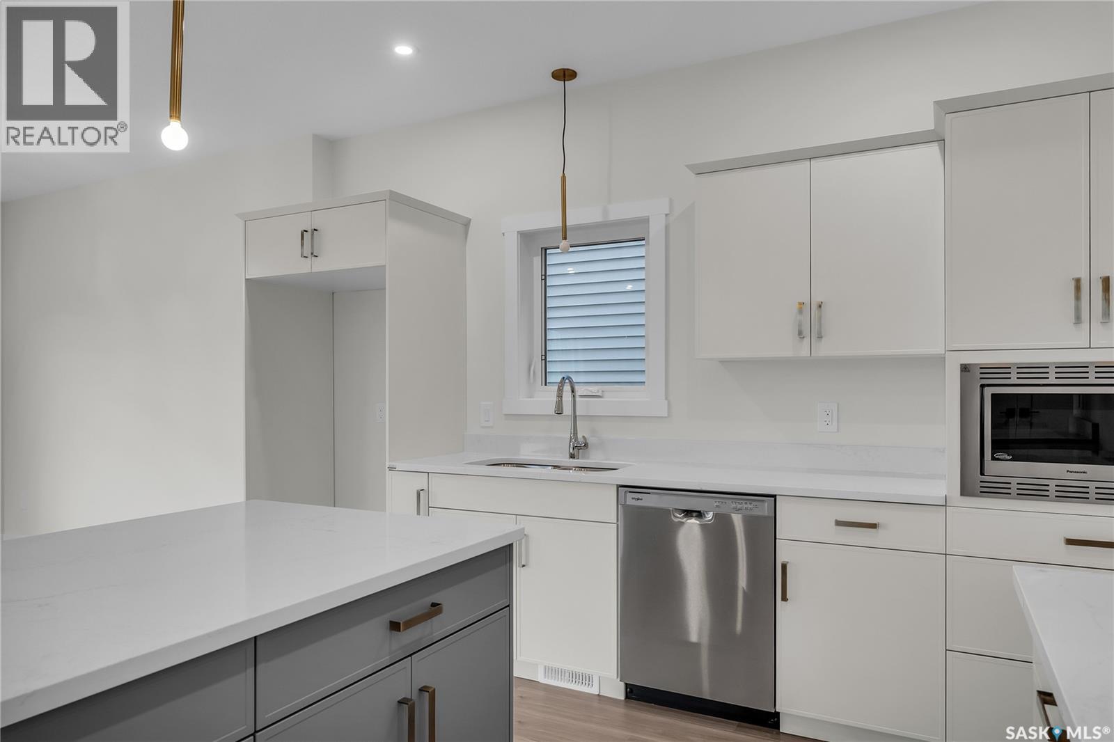 207 Amisk Way, Saskatoon, SK - Indoor Photo Showing Kitchen