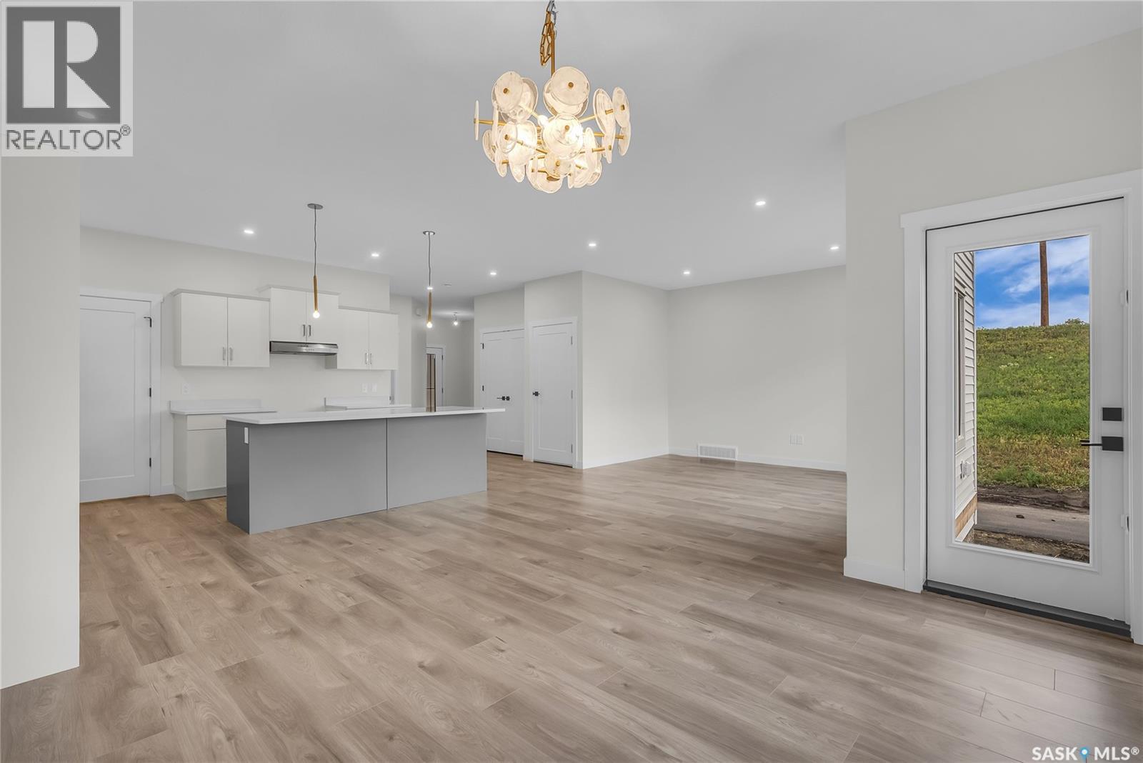 207 Amisk Way, Saskatoon, SK - Indoor Photo Showing Kitchen With Upgraded Kitchen